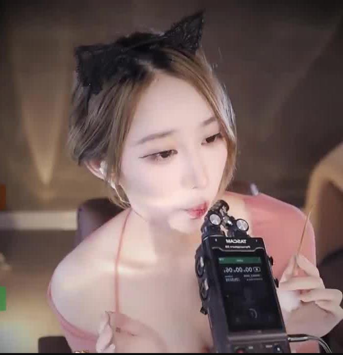 ASMR 摇晃水瓶，耳边放松吹气周童潼